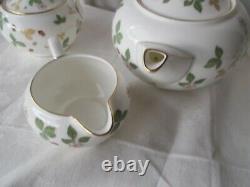 7pc Wedgwood WILD STRAWBERRY Teapot with Sugar & Creamer Set tea Cup Saucer