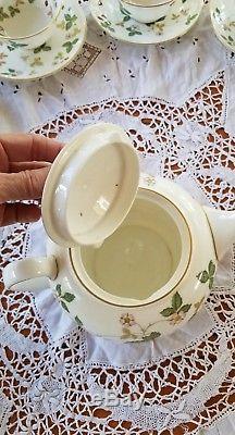 Complete Tea set of Teapot & 12 WEDGWOOD WILD STRAWBERRY TEA CUPS & SAUCERS MINT