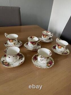 Royal albert old country roses tea set 33 Pieces