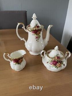Royal albert old country roses tea set 33 Pieces