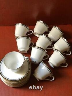 Set For 10 Royal Doulton Pavanne tea cup & saucer