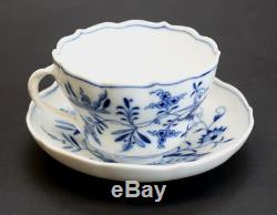 Set of 3 Meissen Blue Onion Large Tea Coffee Cup and Saucers, No indent