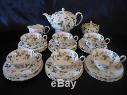 Vintage Wedgwood Wild Strawberry Tea Service Set with Teapot Tea Cups 21pc
